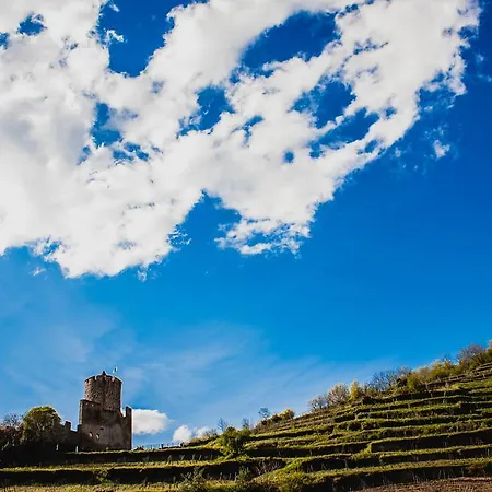 Au Pied Du Chateau *